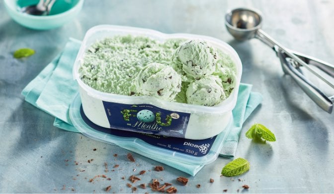 Crème glacée menthe, avec copeaux de chocolat — vue 2
